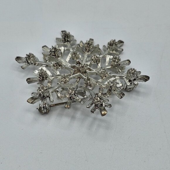 Vintage Silver Tone Open Work Textured Intricate Snowflake Brooch Pin Holiday - Picture 5 of 8